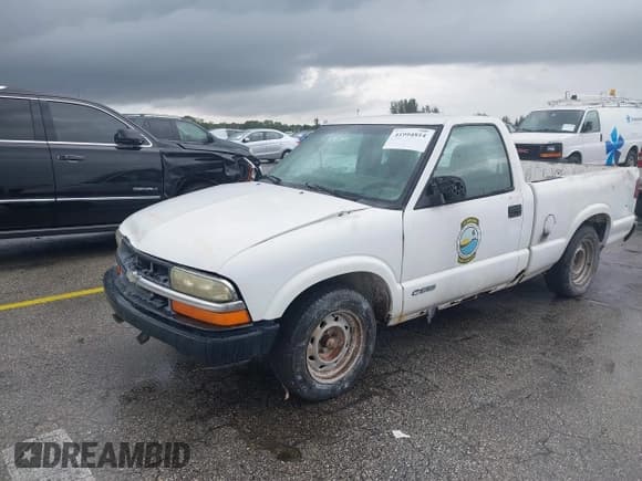 ✅ 2001 Chevrolet S-10 • VIN: 1GCCS14W718227247 • Lot: 41994814. Listed on IAAI with Not provided. Free auction sales archive from the USA and detailed vehicle history report at DreamBid. Image 2.