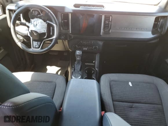 ✅ 2021 Ford Bronco • VIN: 1FMEE5DP1MLA93932 • Lot: 57344905. Wystawiony na Copart z przebiegiem 42 318 mil. Bezpłatny archiwum sprzedaży aukcyjnych z USA i szczegółowy raport historii pojazdu na DreamBid. Zdjęcie 8.