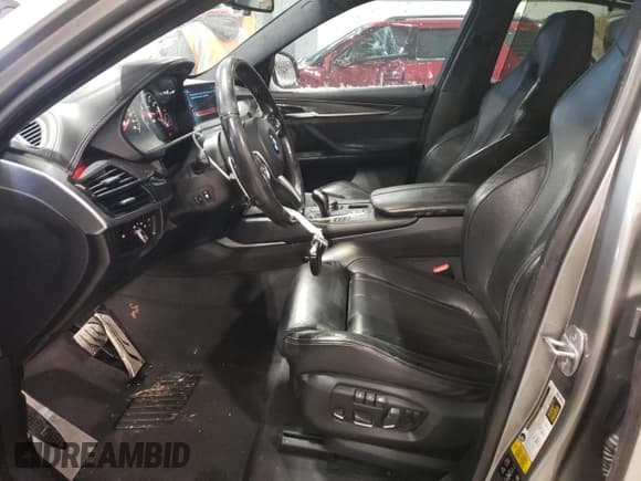 ✅ 2017 BMW X6 M • VIN: 5YMKW8C36H0U72198 • Lot: 47882275. Wystawiony na Copart z przebiegiem 95 211 mil. Bezpłatny archiwum sprzedaży aukcyjnych z USA i szczegółowy raport historii pojazdu na DreamBid. Zdjęcie 7.