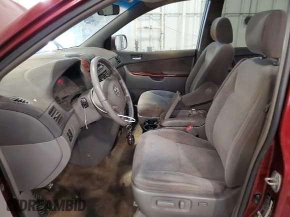 ✅ 2005 Toyota Sienna XLE Limited • VIN: 5TDZA22C15S236698 • Lot: 91229995. Listed on Copart with 224,229 mi. Free auction sales archive from the USA and detailed vehicle history report at DreamBid. Image 7.