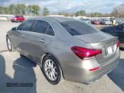 ✅ 2020 Mercedes-Benz A 220 • VIN: WDD3G4EBXLW038045 • Lot: 43895082. Wystawiony na IAAI z przebiegiem 104 897 mil. Bezpłatny archiwum sprzedaży aukcyjnych z USA i szczegółowy raport historii pojazdu na DreamBid. Zdjęcie 3.