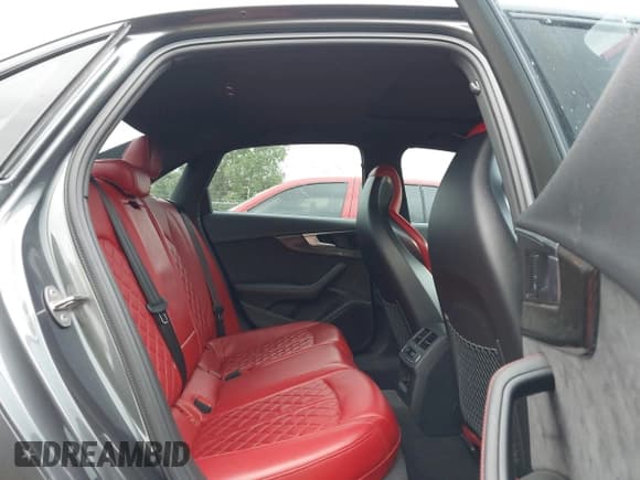 ✅ 2018 Audi S4 Premium Plus • VIN: WAUB4AF4XJA016485 • Lot: 42244018. Wystawiony na IAAI z przebiegiem 48 041 mil. Bezpłatny archiwum sprzedaży aukcyjnych z USA i szczegółowy raport historii pojazdu na DreamBid. Zdjęcie 8.