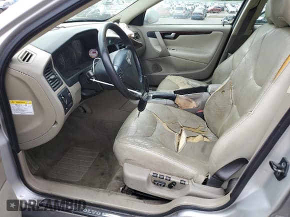 ✅ 2004 Volvo S60 • VIN: YV1RS61T642315855 • Lot: 62526535. Listed on Copart with 102,146 mi. Free auction sales archive from the USA and detailed vehicle history report at DreamBid. Image 7.