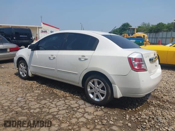 ✅ 2010 Nissan Sentra S • VIN: 3N1AB6APXAL714951 • Lot: 42387385. Listed on IAAI with 234,039 mi. Free auction sales archive from the USA and detailed vehicle history report at DreamBid. Image 3.