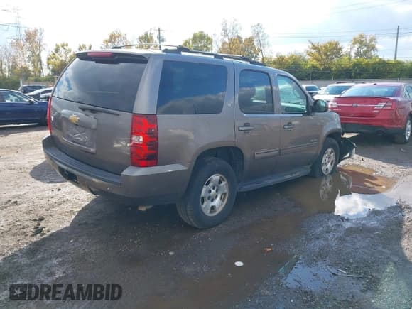 ✅ 2014 Chevrolet Tahoe LT • VIN: 1GNSCBE08ER117923 • Lot: 43575355. Listed on IAAI with 143,512 mi. Free auction sales archive from the USA and detailed vehicle history report at DreamBid. Image 4.
