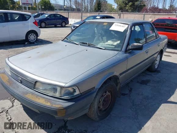 ✅ 1990 Toyota Camry DLX • VIN: 4T1SV21E6LU257382 • Lot: 41848382. Wystawiony na IAAI z przebiegiem 322 005 mil. Bezpłatny archiwum sprzedaży aukcyjnych z USA i szczegółowy raport historii pojazdu na DreamBid. Zdjęcie 6.