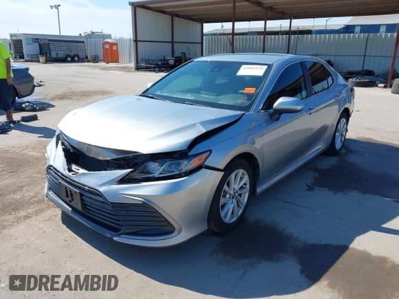 ✅ 2022 Toyota Camry LE • VIN: 4T1C11AK8NU697204 • Lot: 43405125. Listed on IAAI with 25,743 mi. Free auction sales archive from the USA and detailed vehicle history report at DreamBid. Image 18.