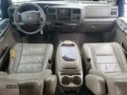 ✅ 2003 Ford Excursion Limited • VIN: 1FMSU43P53EC07516 • Lot: 45901835. Wystawiony na Copart z przebiegiem 171 329 mil. Bezpłatny archiwum sprzedaży aukcyjnych z USA i szczegółowy raport historii pojazdu na DreamBid. Zdjęcie 8.