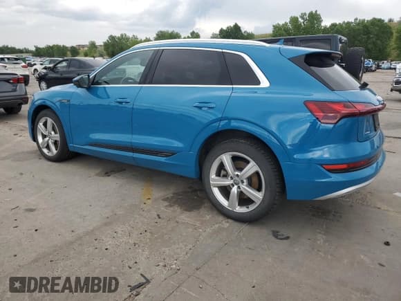 ✅ 2019 Audi e-tron Prestige • VIN: WA1VABGE1KB016001 • Лот: 61597095. Опубликован ранее на Copart с пробегом 10 307 миль. Бесплатный доступ к архиву аукционных продаж из США и подробный отчёт об истории автомобиля на DreamBid. Изображение 2.