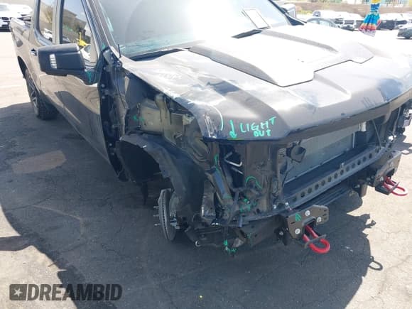 ✅ 2023 Chevrolet Silverado 1500 LT Trail Boss • VIN: 3GCUDFED4PG344246 • Lot: 41953422. Wystawiony na IAAI z przebiegiem 29 089 mil. Bezpłatny archiwum sprzedaży aukcyjnych z USA i szczegółowy raport historii pojazdu na DreamBid. Zdjęcie 6.