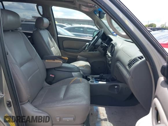 ✅ 2001 Toyota Sequoia Limited • VIN: 5TDBT48A81S018913 • Lot: 42236214. Listed on IAAI with 267,215 mi. Free auction sales archive from the USA and detailed vehicle history report at DreamBid. Image 5.