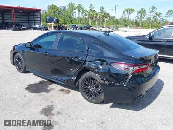 2022 Toyota Camry SE z VIN 4T1T11AK0NU044270, wystawiony jako IAAI lot #42805286 z przebiegiem 49 468 mil mil oraz . Historia ofert i sprzedaży dostępna na DreamBid. Obrazek 3.