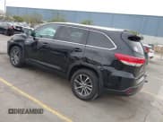 ✅ 2019 Toyota Highlander Hybrid XLE • VIN: 5TDJGRFH4KS054404 • Lot: 42790024. Wystawiony na IAAI z przebiegiem 218 194 mil. Bezpłatny archiwum sprzedaży aukcyjnych z USA i szczegółowy raport historii pojazdu na DreamBid. Zdjęcie 3.
