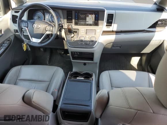 ✅ 2017 Toyota Sienna XLE • VIN: 5TDDZ3DC4HS171596 • Lot: 80689945. Listed on Copart with 48,926 mi. Free auction sales archive from the USA and detailed vehicle history report at DreamBid. Image 8.