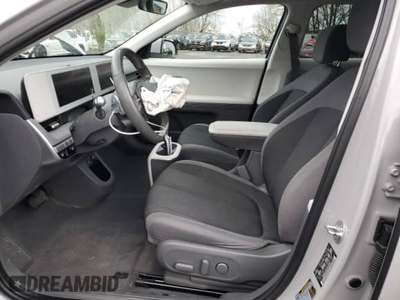 2022 Hyundai Ioniq 5 SE z VIN KM8KM4AEXNU106725, wystawiony jako Copart lot #82215403 z przebiegiem Nie podano mil oraz . Historia ofert i sprzedaży dostępna na DreamBid. Obrazek 7.