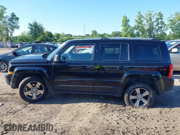 ✅ 2017 Jeep Patriot High Altitude • VIN: 1C4NJRFB0HD109675 • Lot: 42638428. Listed on IAAI with 84,114 mi. Free auction sales archive from the USA and detailed vehicle history report at DreamBid. Image 14.