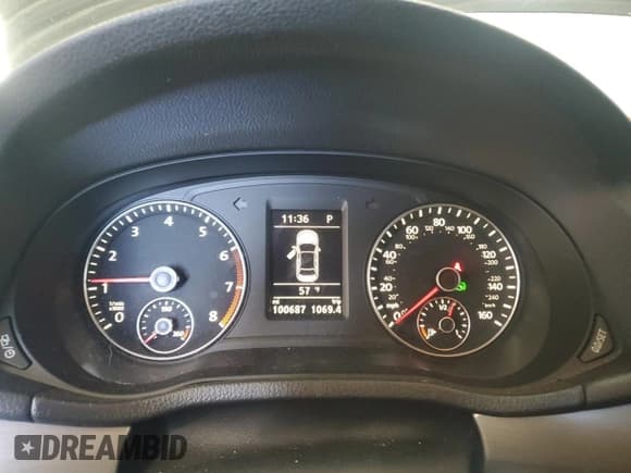 ✅ 2015 Volkswagen Passat SE • VIN: 1VWBS7A38FC046250 • Лот: 82601465. Опубликован ранее на Copart с пробегом 100 687 миль. Бесплатный доступ к архиву аукционных продаж из США и подробный отчёт об истории автомобиля на DreamBid. Изображение 9.