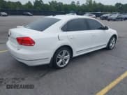 ✅ 2015 Volkswagen Passat SE • VIN: 1VWBT7A30FC062777 • Lot: 42721781. Wystawiony na IAAI z przebiegiem 130 338 mil. Bezpłatny archiwum sprzedaży aukcyjnych z USA i szczegółowy raport historii pojazdu na DreamBid. Zdjęcie 4.