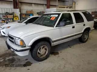 1996 Chevrolet Blazer z VIN 1GNDT13W7T2212358, wystawiony jako Copart lot #88707475 z przebiegiem 255 282 mil mil oraz Szkoda całkowita • Salvage title. Historia ofert i sprzedaży dostępna na DreamBid. Obrazek 1.