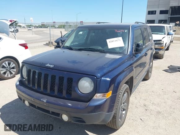 ✅ 2014 Jeep Patriot Latitude • VIN: 1C4NJPFA4ED679749 • Lot: 42811671. Listed on IAAI with 195,332 mi. Free auction sales archive from the USA and detailed vehicle history report at DreamBid. Image 2.