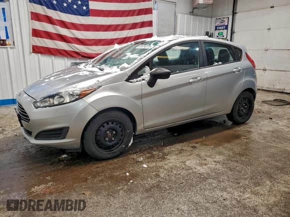 ✅ 2014 Ford Fiesta S • VIN: 3FADP4TJ3EM110981 • Lot: 95124375. Wystawiony na Copart z przebiegiem 113 718 mil. Bezpłatny archiwum sprzedaży aukcyjnych z USA i szczegółowy raport historii pojazdu na DreamBid. Zdjęcie 1.