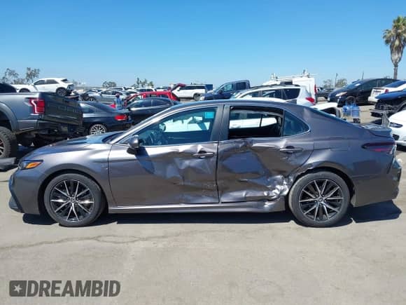 2021 Toyota Camry Hybrid SE z VIN 4T1G31AK6MU551359, wystawiony jako IAAI lot #42995923 z przebiegiem 54 373 mil mil oraz . Historia ofert i sprzedaży dostępna na DreamBid. Obrazek 14.