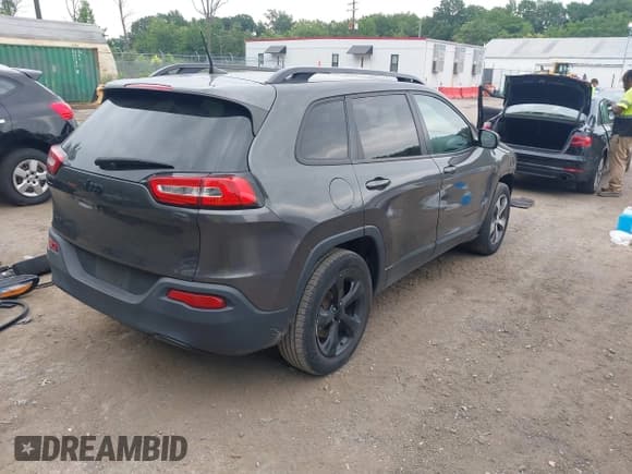 ✅ 2017 Jeep Cherokee Limited • VIN: 1C4PJMDB0HW657209 • Lot: 42753860. Wystawiony na IAAI z przebiegiem 92 797 mil. Bezpłatny archiwum sprzedaży aukcyjnych z USA i szczegółowy raport historii pojazdu na DreamBid. Zdjęcie 4.
