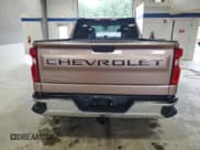 ✅ 2019 Chevrolet Silverado 1500 LT • VIN: 1GCRYDEK3KZ254995 • Lot: 63298495. Wystawiony na Copart z przebiegiem 172 256 mil. Bezpłatny archiwum sprzedaży aukcyjnych z USA i szczegółowy raport historii pojazdu na DreamBid. Zdjęcie 6.