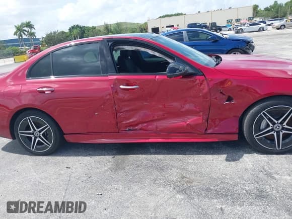 ✅ 2024 Mercedes-Benz C 300 • VIN: W1KAF4GB9RR222567 • Lot: 42720869. Wystawiony na IAAI z przebiegiem 7 289 mil. Bezpłatny archiwum sprzedaży aukcyjnych z USA i szczegółowy raport historii pojazdu na DreamBid. Zdjęcie 6.