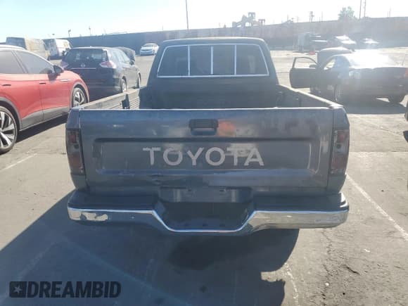 ✅ 1992 Toyota Pickup DLX • VIN: JT4RN93PXN5057452 • Lot: 88791225. Listed on Copart with 204,118 mi. Free auction sales archive from the USA and detailed vehicle history report at DreamBid. Image 6.