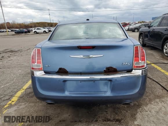 ✅ 2011 Chrysler 300 C • VIN: 2C3CK6CT6BH612156 • Lot: 90479495. Wystawiony na Copart z przebiegiem 179 247 mil. Bezpłatny archiwum sprzedaży aukcyjnych z USA i szczegółowy raport historii pojazdu na DreamBid. Zdjęcie 6.