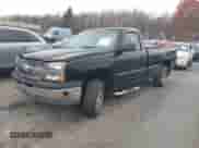 2003 Chevrolet Silverado 1500 Work Truck z VIN 1GCEK14V13E181533, wystawiony jako IAAI lot #43577970 z przebiegiem 78 238 mil mil oraz . Historia ofert i sprzedaży dostępna na DreamBid. Obrazek 2.