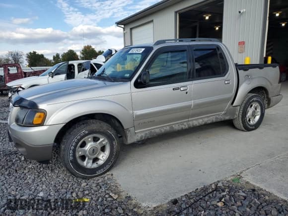 ✅ 2002 Ford Explorer Sport Trac Value • VIN: 1FMZU77E12UD25852 • Lot: 90370455. Listed on Copart with 201,483 mi. Free auction sales archive from the USA and detailed vehicle history report at DreamBid. Image 1.