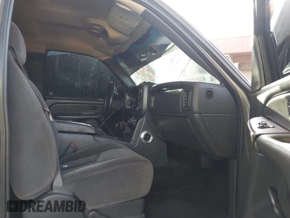 ✅ 2004 GMC Sierra 1500 SLE • VIN: 2GTEC19T541203430 • Lot: 43788254. Listed on IAAI with 253,690 mi. Free auction sales archive from the USA and detailed vehicle history report at DreamBid. Image 5.