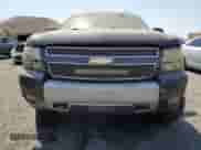 2010 Chevrolet Suburban LT z VIN 1GNUKJE38AR171393, wystawiony jako Copart lot #69954525 z przebiegiem 232 489 mil mil oraz Szkoda całkowita • Salvage title. Historia ofert i sprzedaży dostępna na DreamBid. Obrazek 5.