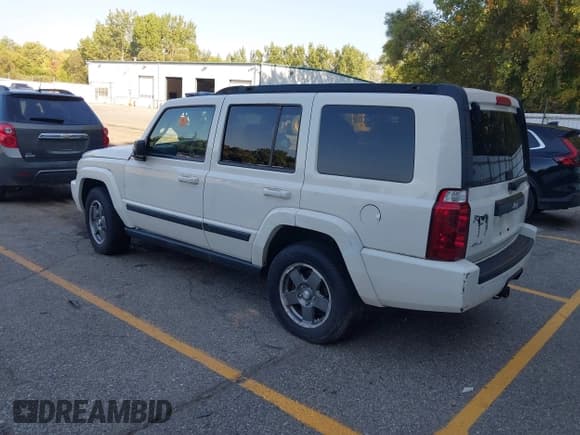 ✅ 2008 Jeep Commander Sport • VIN: 1J8HG48K98C108194 • Lot: 43195264. Wystawiony na IAAI z przebiegiem Nie podano. Bezpłatny archiwum sprzedaży aukcyjnych z USA i szczegółowy raport historii pojazdu na DreamBid. Zdjęcie 3.