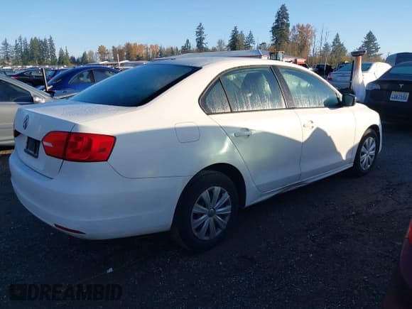 ✅ 2013 Volkswagen Jetta • VIN: 3VW2K7AJ4DM201239 • Lot: 43667363. Wystawiony na IAAI z przebiegiem 126 099 mil. Bezpłatny archiwum sprzedaży aukcyjnych z USA i szczegółowy raport historii pojazdu na DreamBid. Zdjęcie 4.