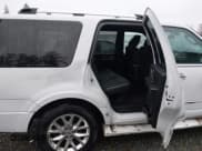 ✅ 2015 Ford Expedition Limited • VIN: 1FMJU2AT7FEF07577 • Lot: 43663919. Wystawiony na IAAI z przebiegiem 158 857 mil. Bezpłatny archiwum sprzedaży aukcyjnych z USA i szczegółowy raport historii pojazdu na DreamBid. Zdjęcie 8.