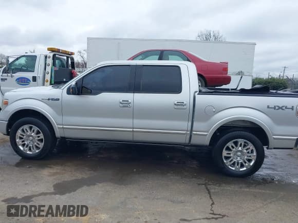 ✅ 2013 Ford F-150 XL • VIN: 1FTFW1EF2DFC13028 • Lot: 41520409. Listed on IAAI with 234,774 mi. Free auction sales archive from the USA and detailed vehicle history report at DreamBid. Image 14.