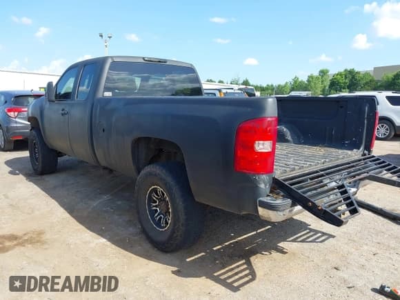 ✅ 2008 Chevrolet Silverado 2500HD 1LT • VIN: 1GCHK29KX8E163363 • Lot: 42540648. Wystawiony na IAAI z przebiegiem 242 555 mil. Bezpłatny archiwum sprzedaży aukcyjnych z USA i szczegółowy raport historii pojazdu na DreamBid. Zdjęcie 3.