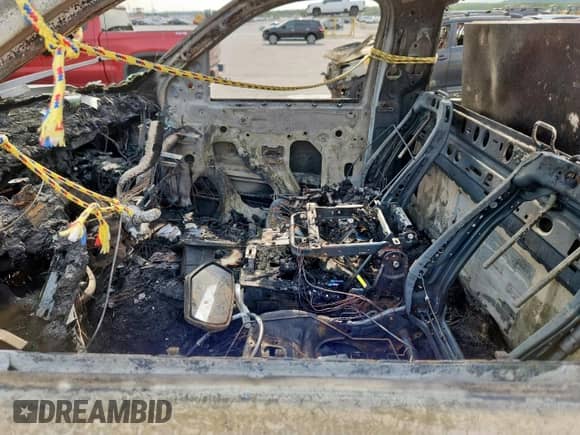 2014 Chevrolet Silverado 1500 LT с VIN 1GCNCREC1EZ324243, выставлен на аукционе Copart как лот 68464975 с пробегом Не указан миль и На запчасти • Non repairable. История ставок и продаж доступна на DreamBid. Изображение 7.