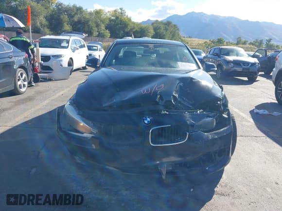 ✅ 2014 BMW 3 Series 328d xDrive • VIN: WBA3D5C5XEKX98831 • Lot: 43373645. Listed on IAAI with 262,316 mi. Free auction sales archive from the USA and detailed vehicle history report at DreamBid. Image 12.