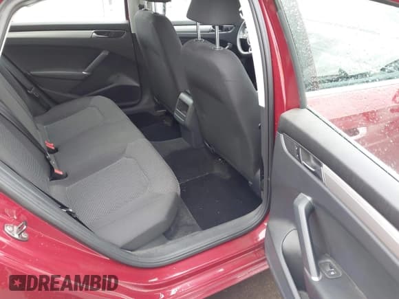 ✅ 2017 Volkswagen Passat S • VIN: 1VWAT7A39HC049038 • Лот: 43634520. Опубликован ранее на IAAI с пробегом 75 547 миль. Бесплатный доступ к архиву аукционных продаж из США и подробный отчёт об истории автомобиля на DreamBid. Изображение 8.