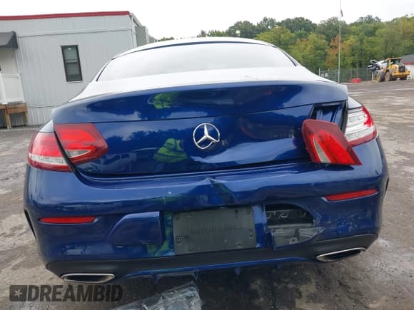 ✅ 2017 Mercedes-Benz C 300 • VIN: WDDWJ4KB5HF408862 • Lot: 37567158. Listed on IAAI with 84,134 mi. Free auction sales archive from the USA and detailed vehicle history report at DreamBid. Image 16.