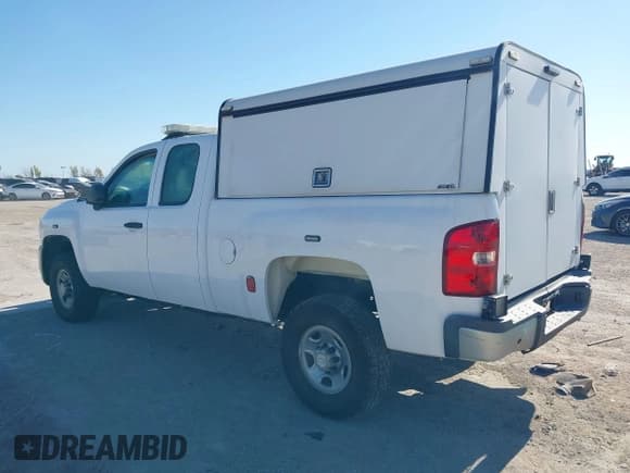 ✅ 2009 Chevrolet Silverado 2500HD Work Truck • VIN: 1GCHC49KX9E143978 • Lot: 43638901. Wystawiony na IAAI z przebiegiem 120 149 mil. Bezpłatny archiwum sprzedaży aukcyjnych z USA i szczegółowy raport historii pojazdu na DreamBid. Zdjęcie 3.