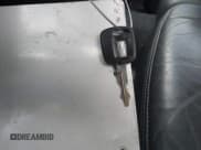 ✅ 2001 Lincoln Town Car Signature • VIN: 1LNHM82W91Y658583 • Lot: 43680843. Wystawiony na IAAI z przebiegiem 98 445 mil. Bezpłatny archiwum sprzedaży aukcyjnych z USA i szczegółowy raport historii pojazdu na DreamBid. Zdjęcie 11.