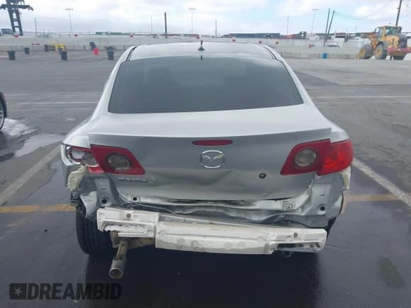 ✅ 2005 Mazda 3 i • VIN: JM1BK12F051287528 • Lot: 40715951. Wystawiony na IAAI z przebiegiem 224 958 mil. Bezpłatny archiwum sprzedaży aukcyjnych z USA i szczegółowy raport historii pojazdu na DreamBid. Zdjęcie 6.