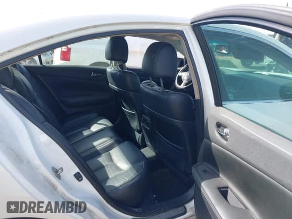 ✅ 2013 Nissan Maxima S • VIN: 1N4AA5AP5DC827013 • Lot: 41790540. Listed on IAAI with 165,734 mi. Free auction sales archive from the USA and detailed vehicle history report at DreamBid. Image 8.