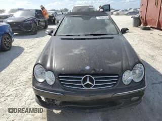 ✅ 2005 Mercedes-Benz CLK 500 • VIN: WDBTK75G65T049195 • Lot: 75549294. Wystawiony na Copart z przebiegiem Nie podano. Bezpłatny archiwum sprzedaży aukcyjnych z USA i szczegółowy raport historii pojazdu na DreamBid. Zdjęcie 5.