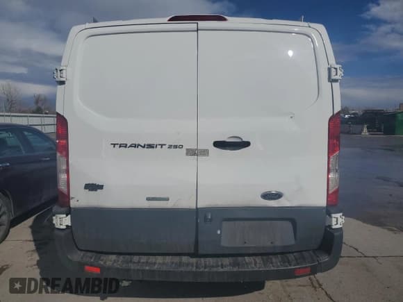 ✅ 2017 Ford Transit • VIN: 1FTYR1YG6HKA19023 • Lot: 42137454. Listed on Copart with 153,788 mi. Free auction sales archive from the USA and detailed vehicle history report at DreamBid. Image 6.